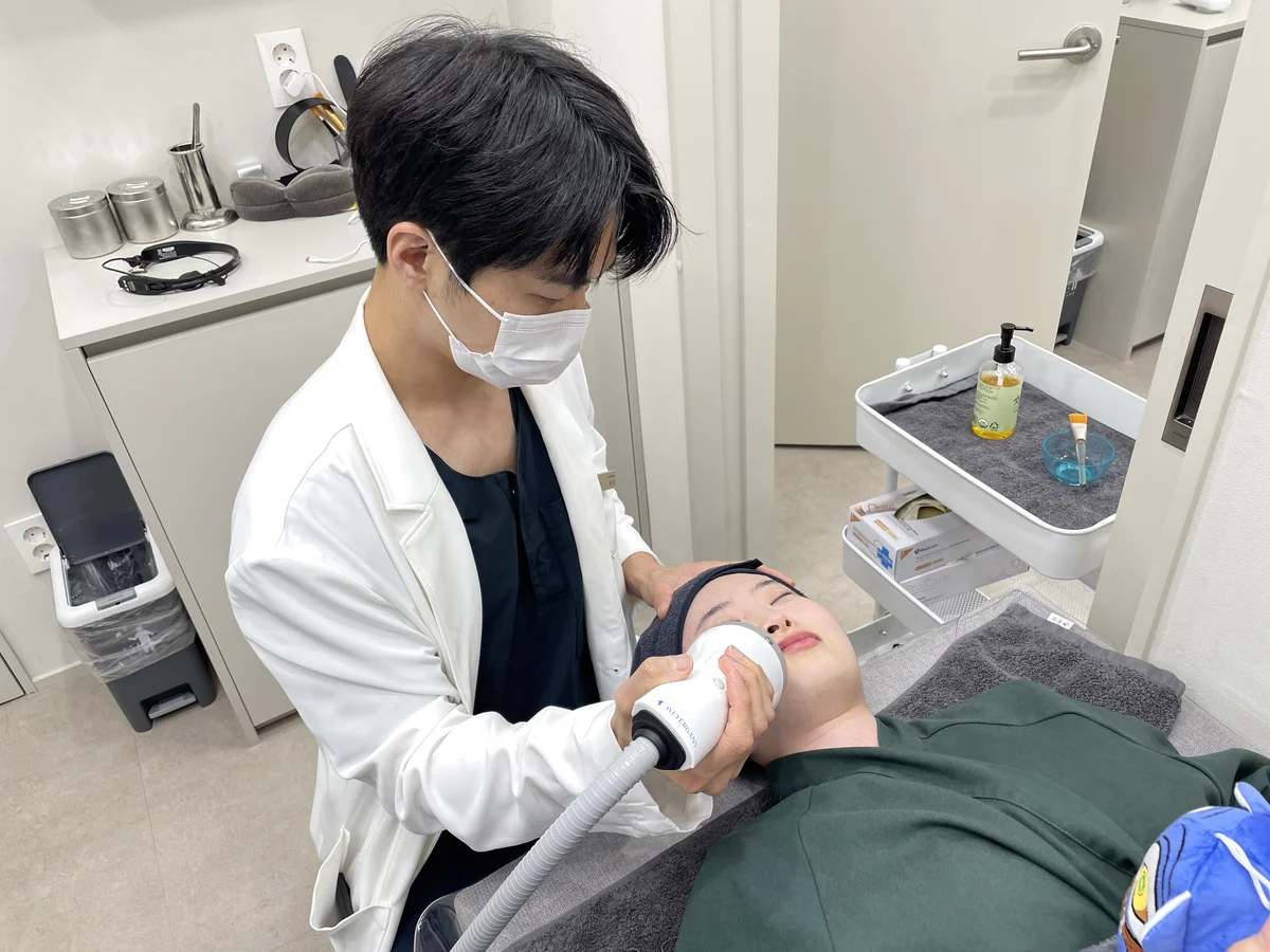 Doctor performing under-eye filler injection at RE:BERRY Gangnam