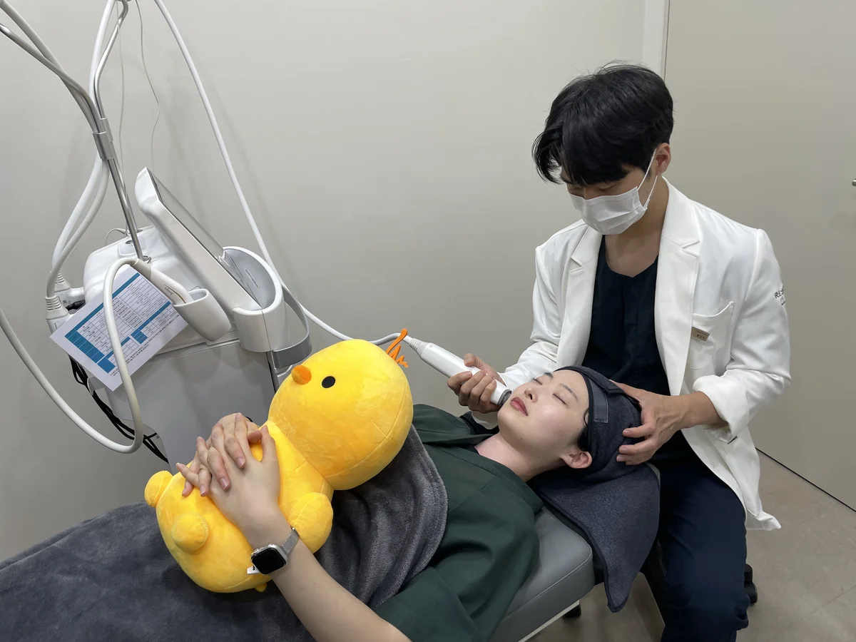 丽贝瑞RE:BERRY江南院长操作干细胞微注射