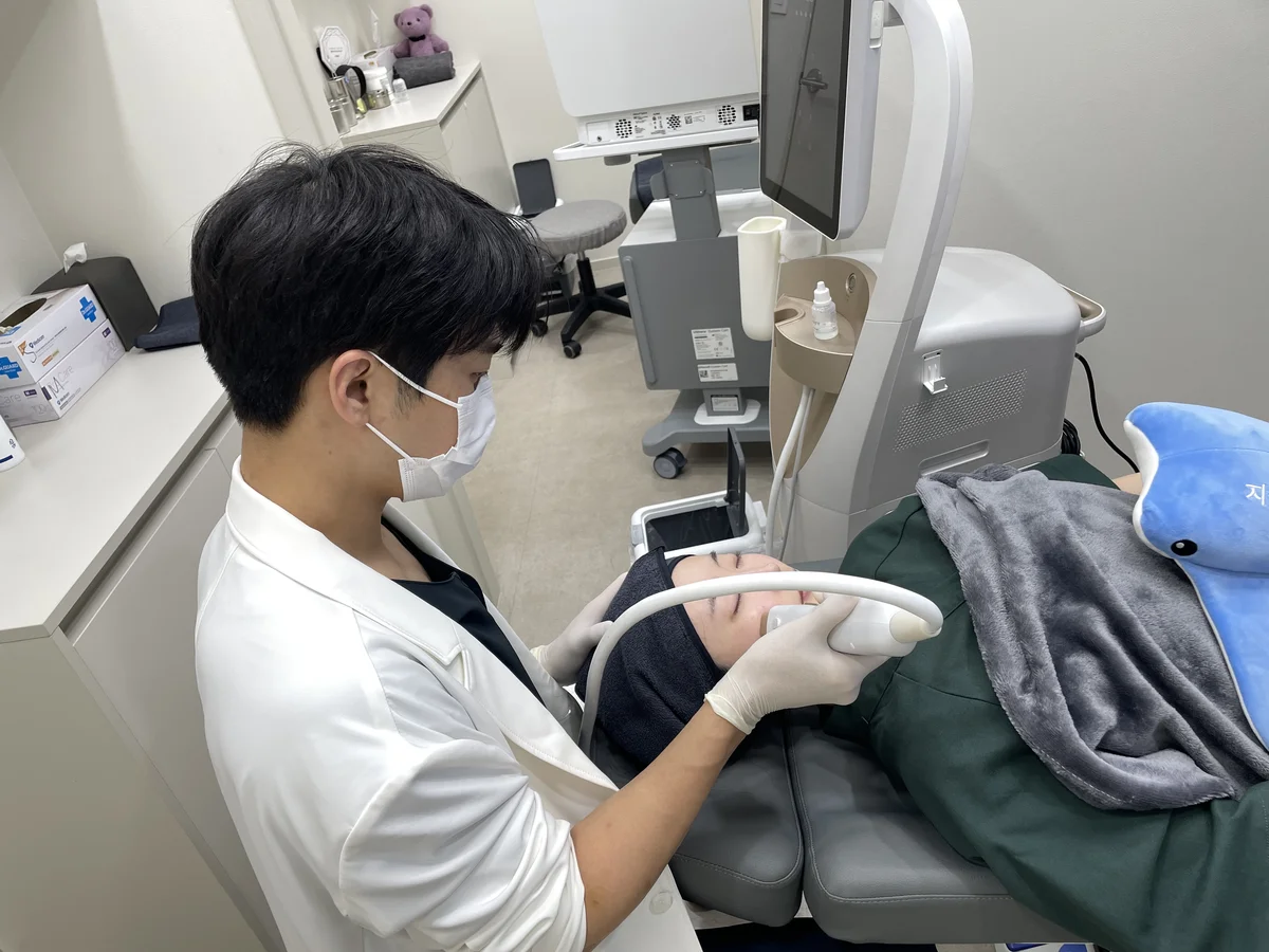 V-line face contouring treatment at RE:BERRY Gangnam Seoul Korea