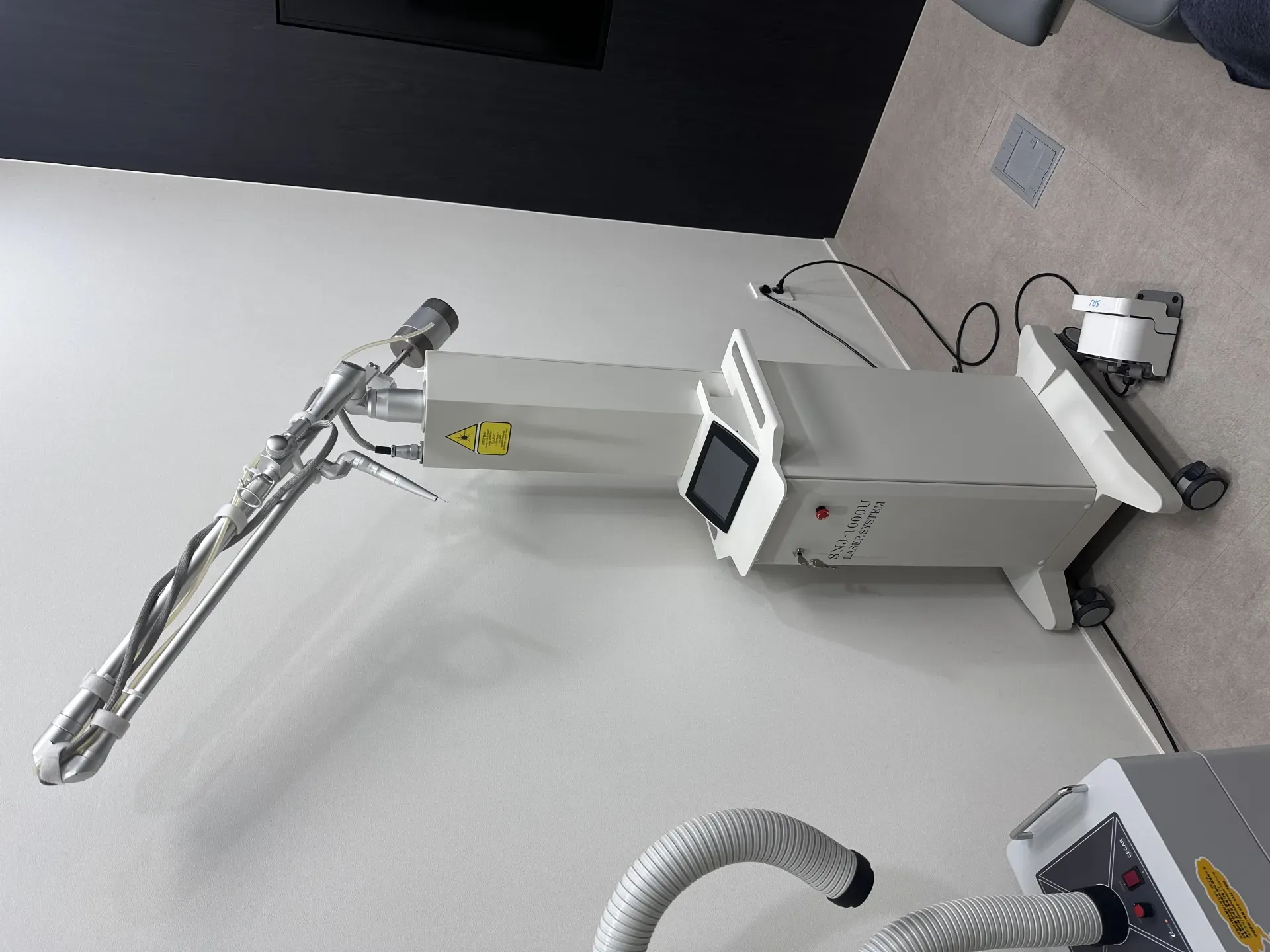 CO2 laser device for mole ablation at RE:BERRY Gangnam