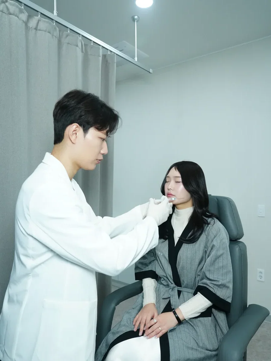 Non-surgical nose filler injection at RE:BERRY Korea
