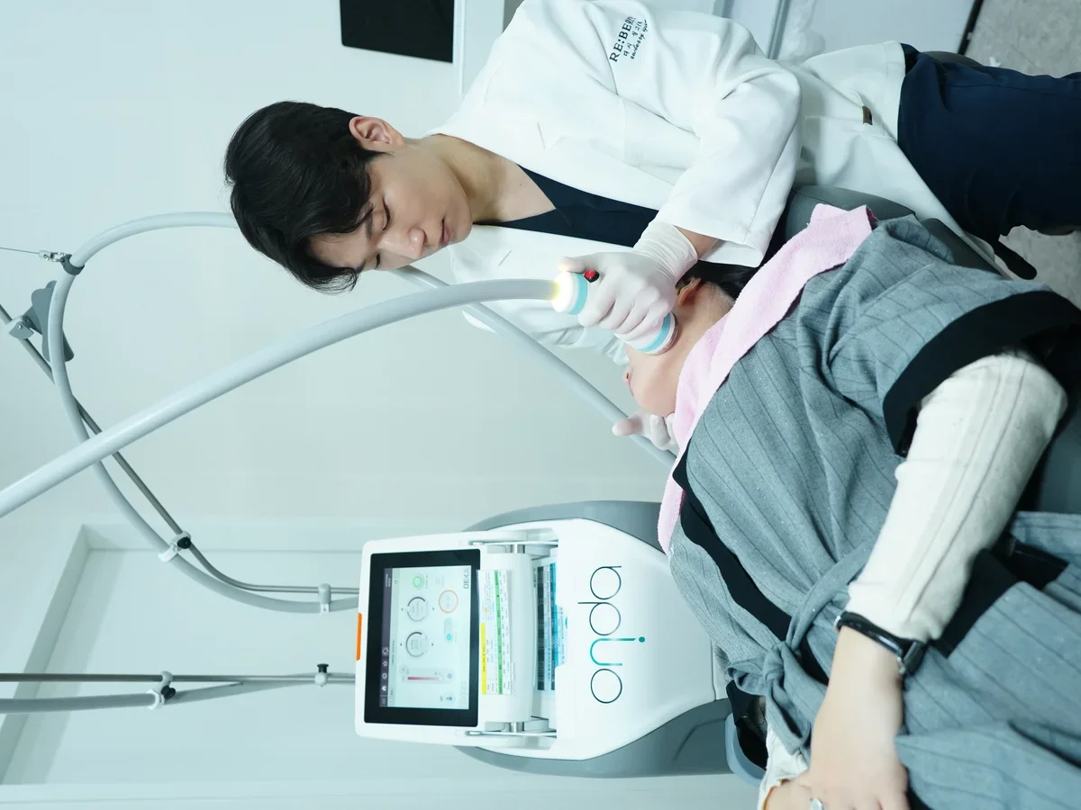 Doctor performing RF lifting procedure with radiofrequency device