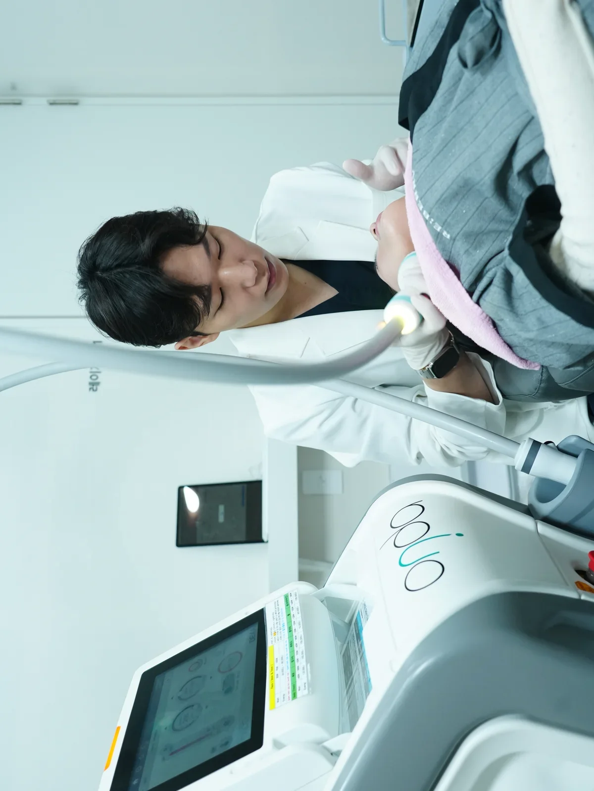 V-line thread lift procedure for jawline contouring at RE:BERRY Korea