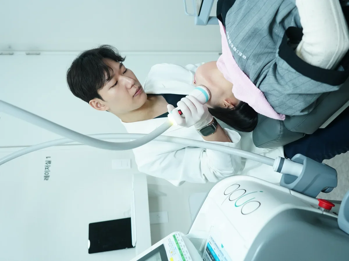 Oligio RF energy delivery around the eye area at Korean clinic