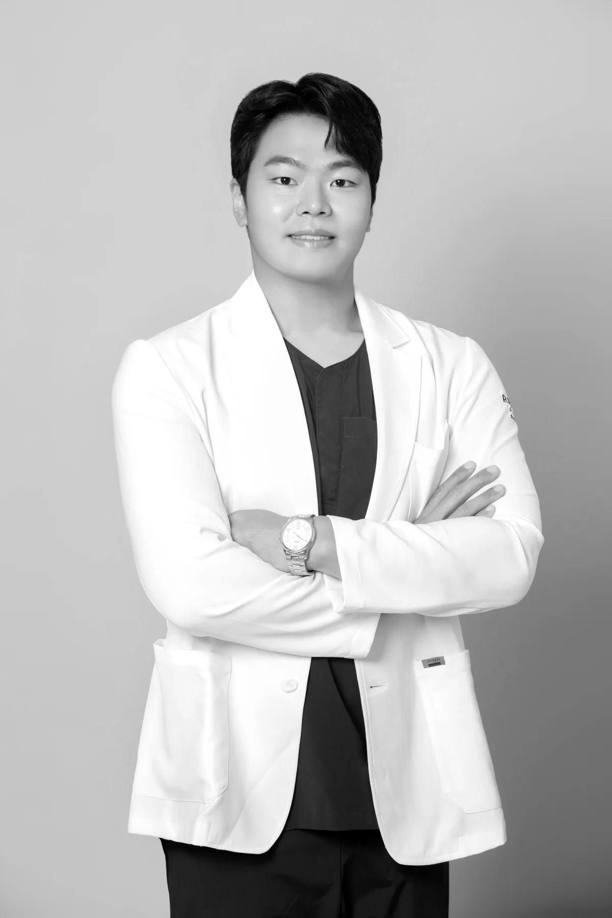 Dr. Cho performing PicoSure laser toning at RE:BERRY Incheon Airport