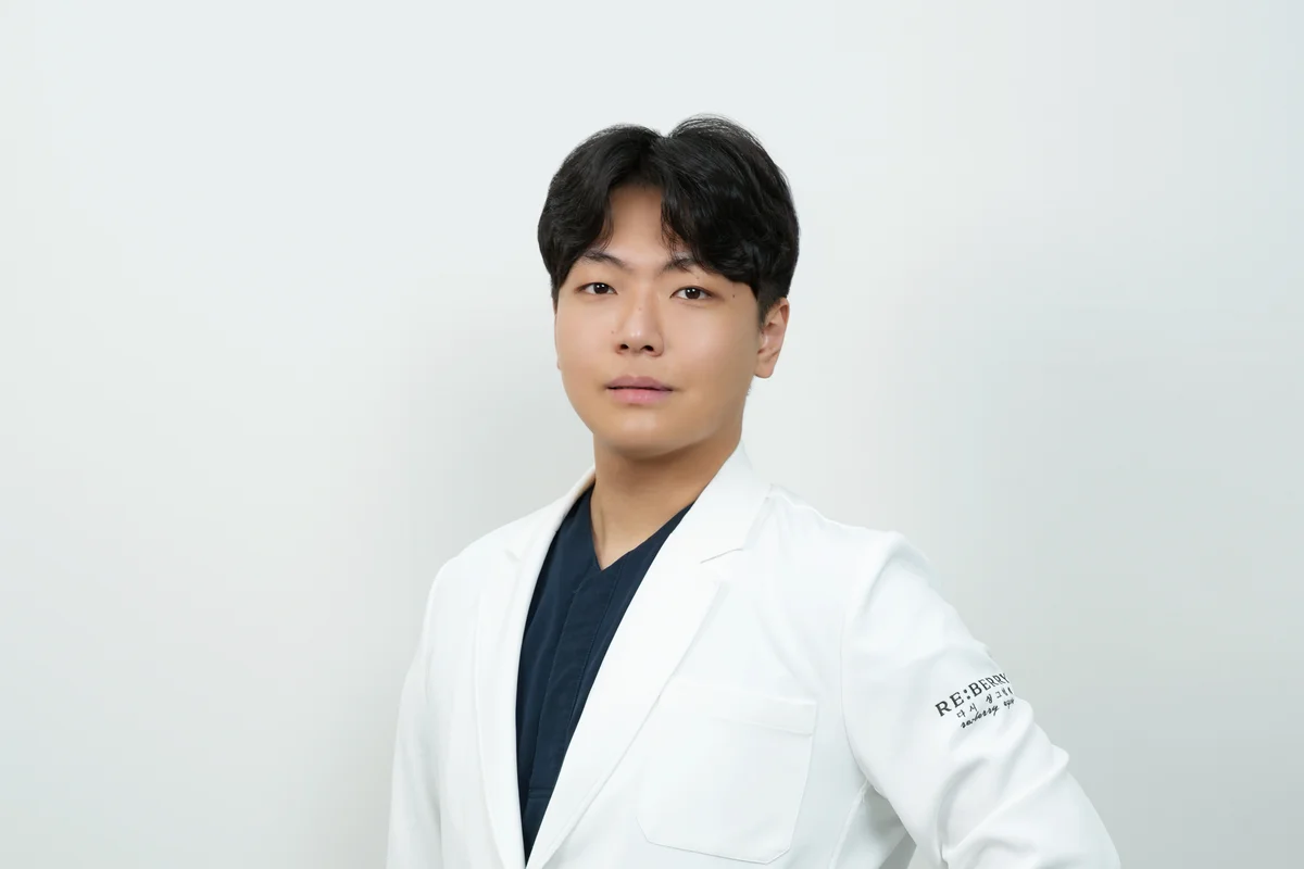 Dr. Sunbeen Kim mapping injection zones for buttock filler at RE:BERRY
