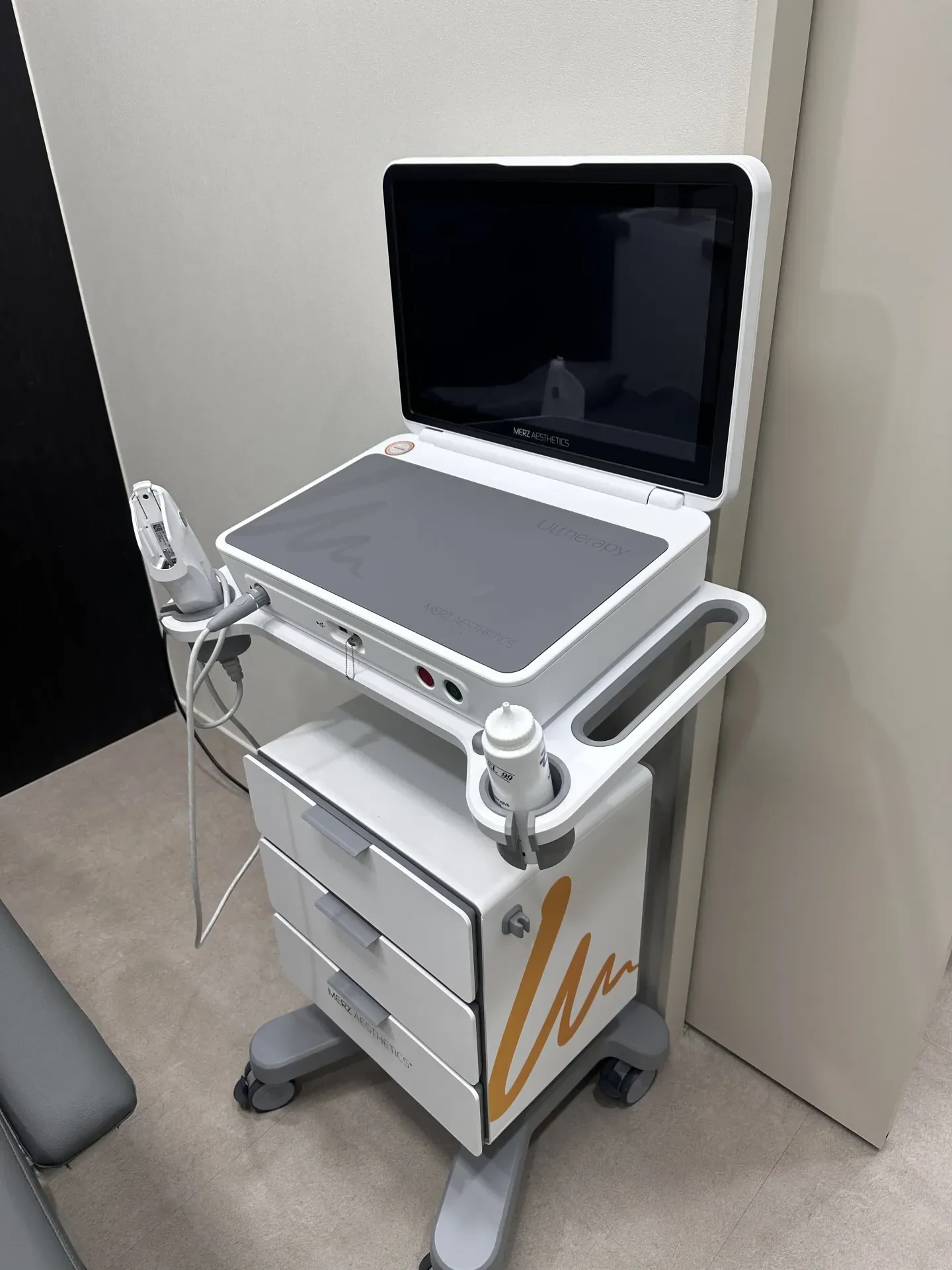 Tratamiento tensado piel Aeropuerto Incheon Corea con Ultherapy MFU + Thermage RF en Clinica RE:BERRY Incheon