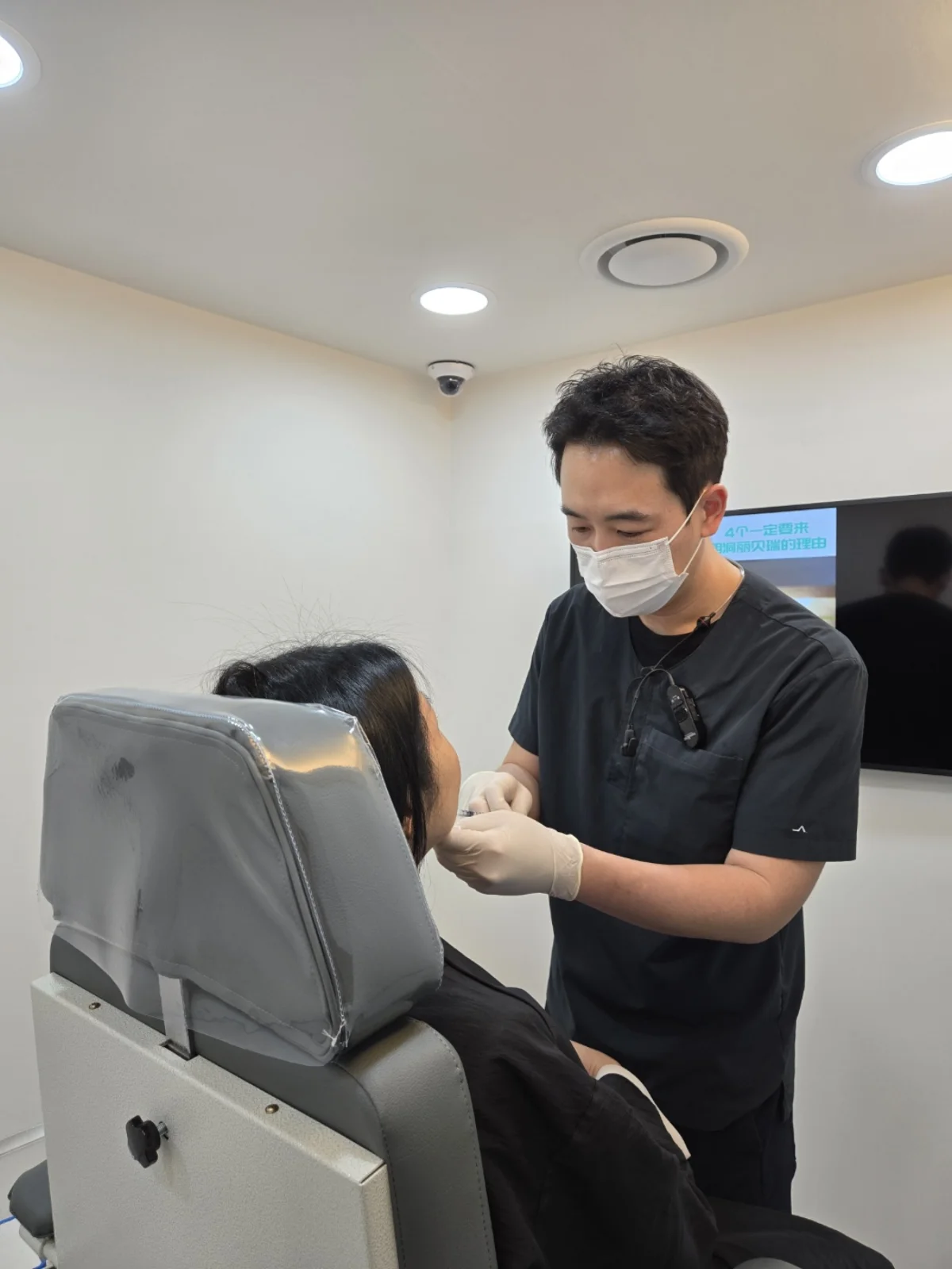 Soprano Titanium treatment in progress at RE:BERRY Myeongdong