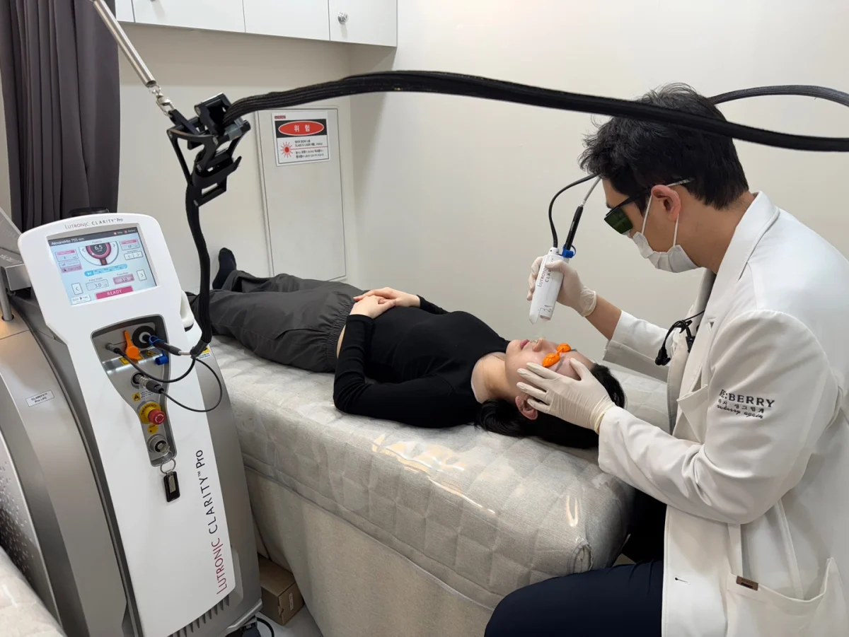 Doctor performing precision Botox injection for 11 lines at RE:BERRY Myeongdong