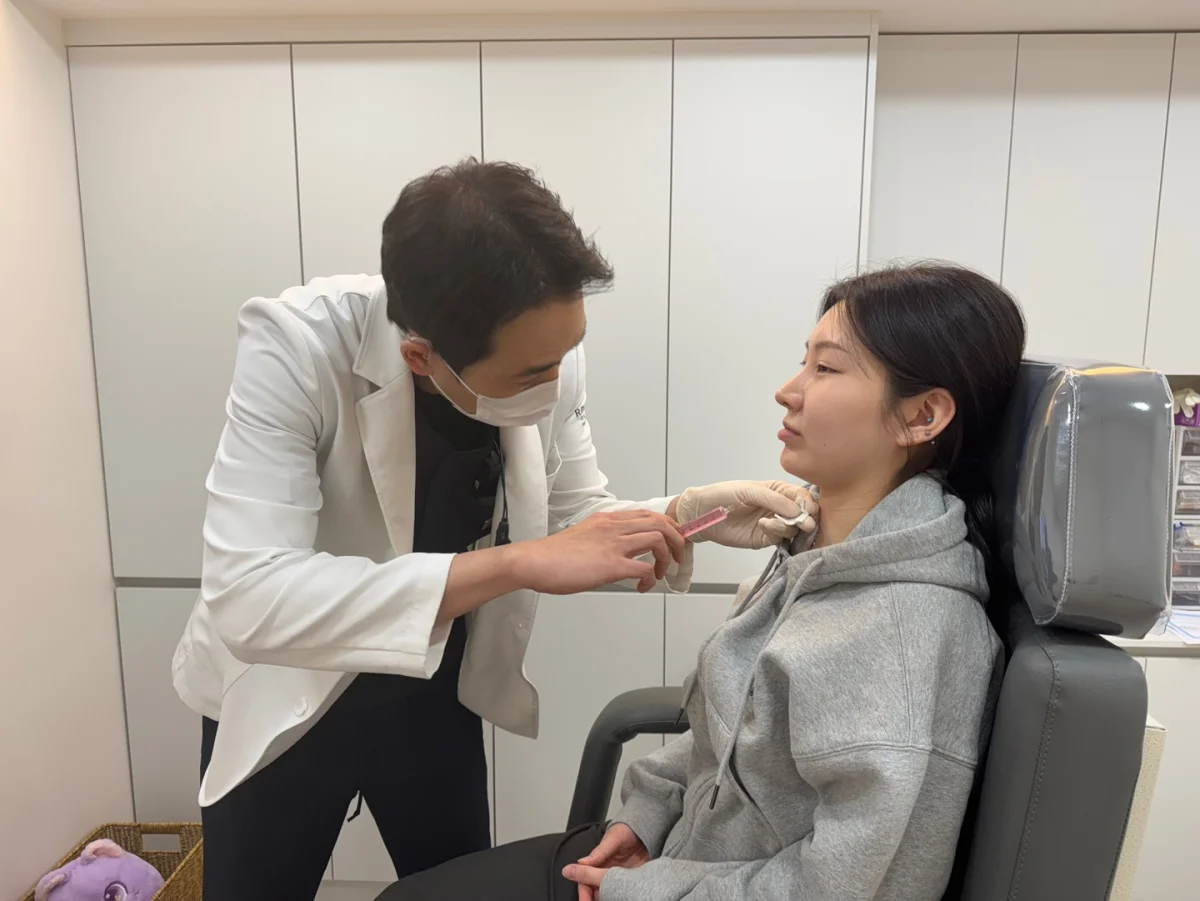 Active acne treatment session with Potenza RF microneedling at RE:BERRY Myeongdong clinic