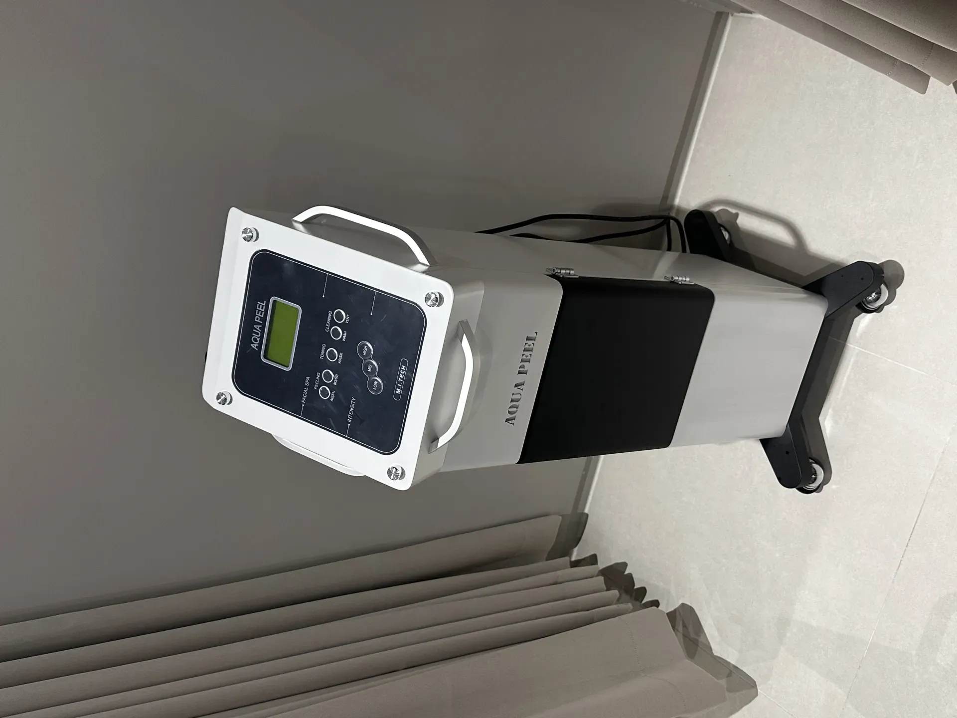 Aqua Peel deep pore cleansing device at RE:BERRY Myeongdong Seoul Korea