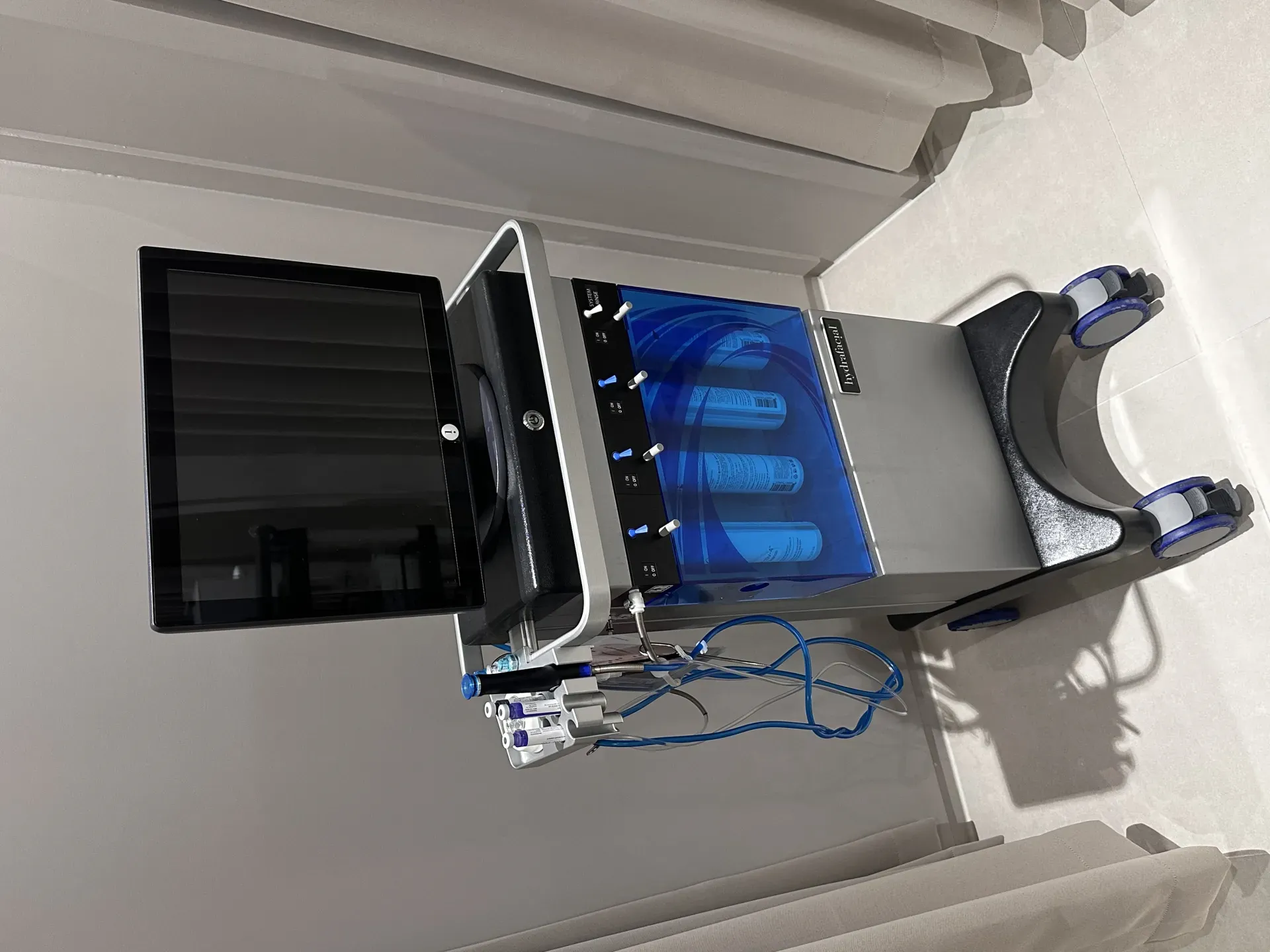 HydraFacial device at RE:BERRY Myeongdong Seoul clinic