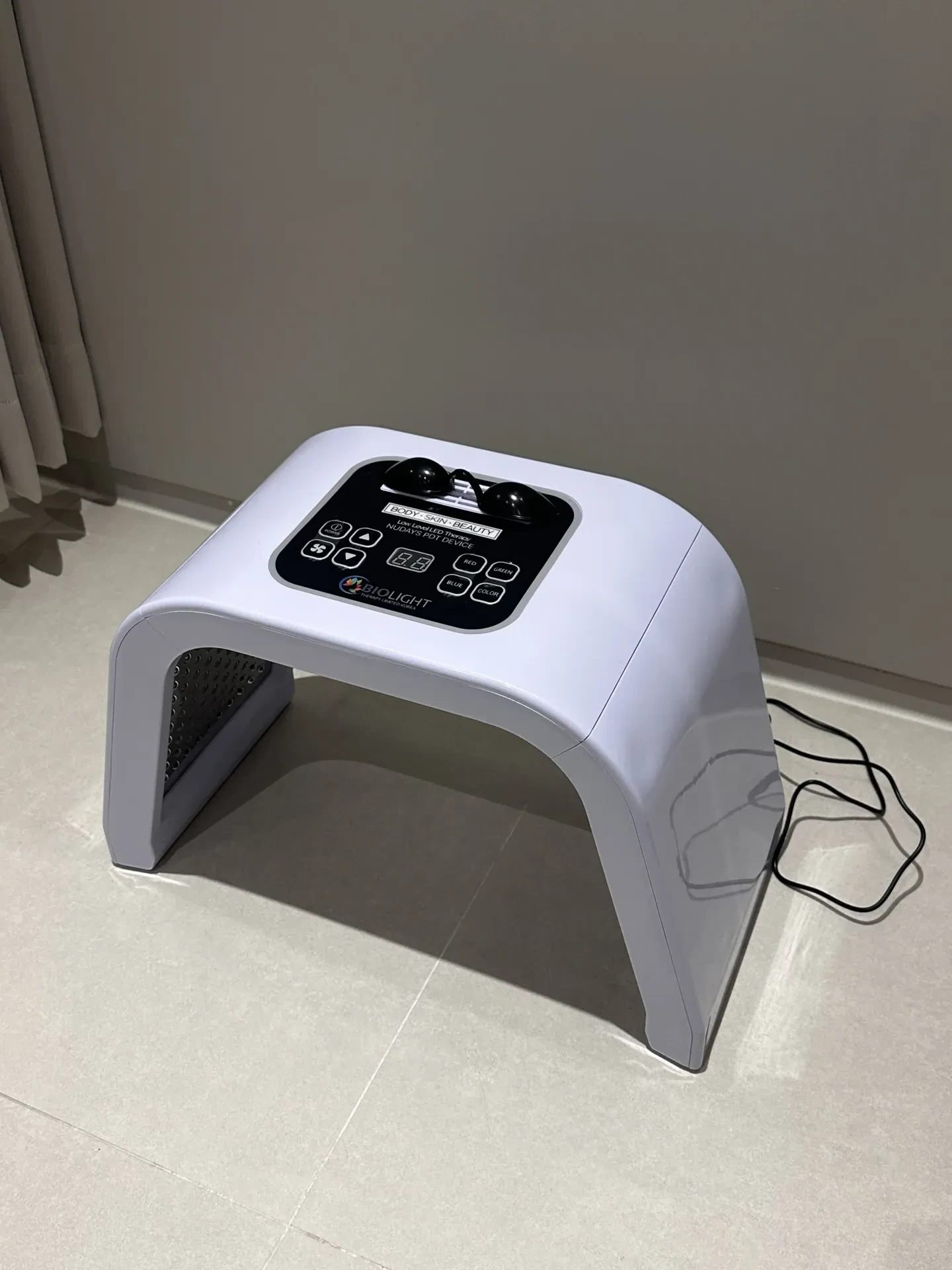IPL Lumecca rosacea laser pulse delivery at RE:BERRY Myeongdong