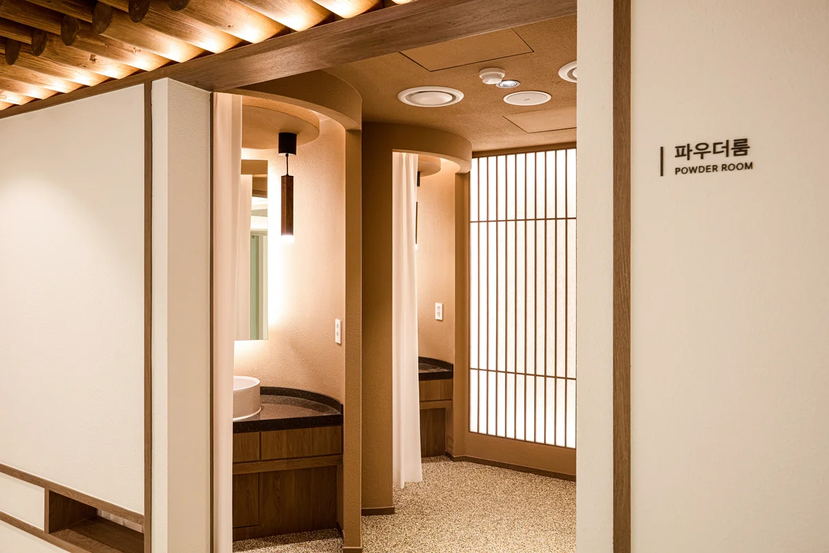 Dr. Baek performing comprehensive acne skin assessment consultation at RE:BERRY Myeongdong