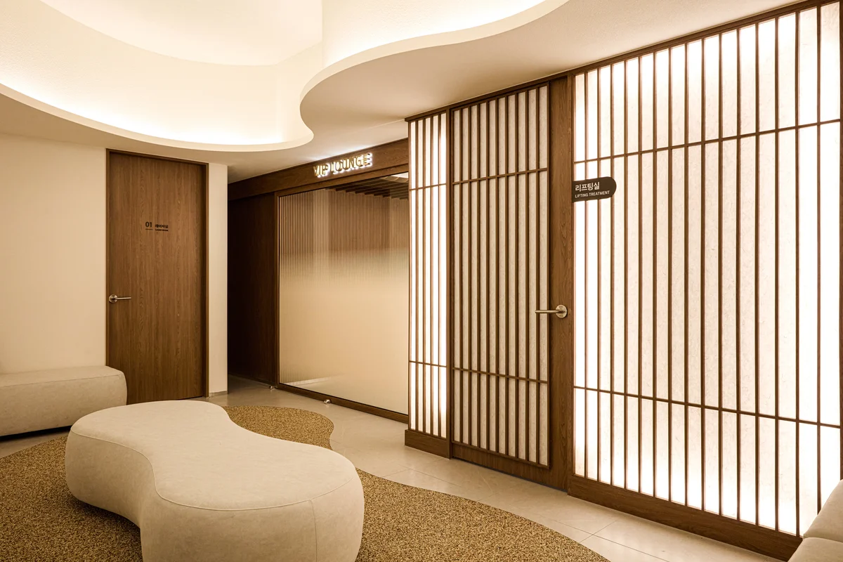 Acne consultation and skin assessment at RE:BERRY Myeongdong clinic Seoul