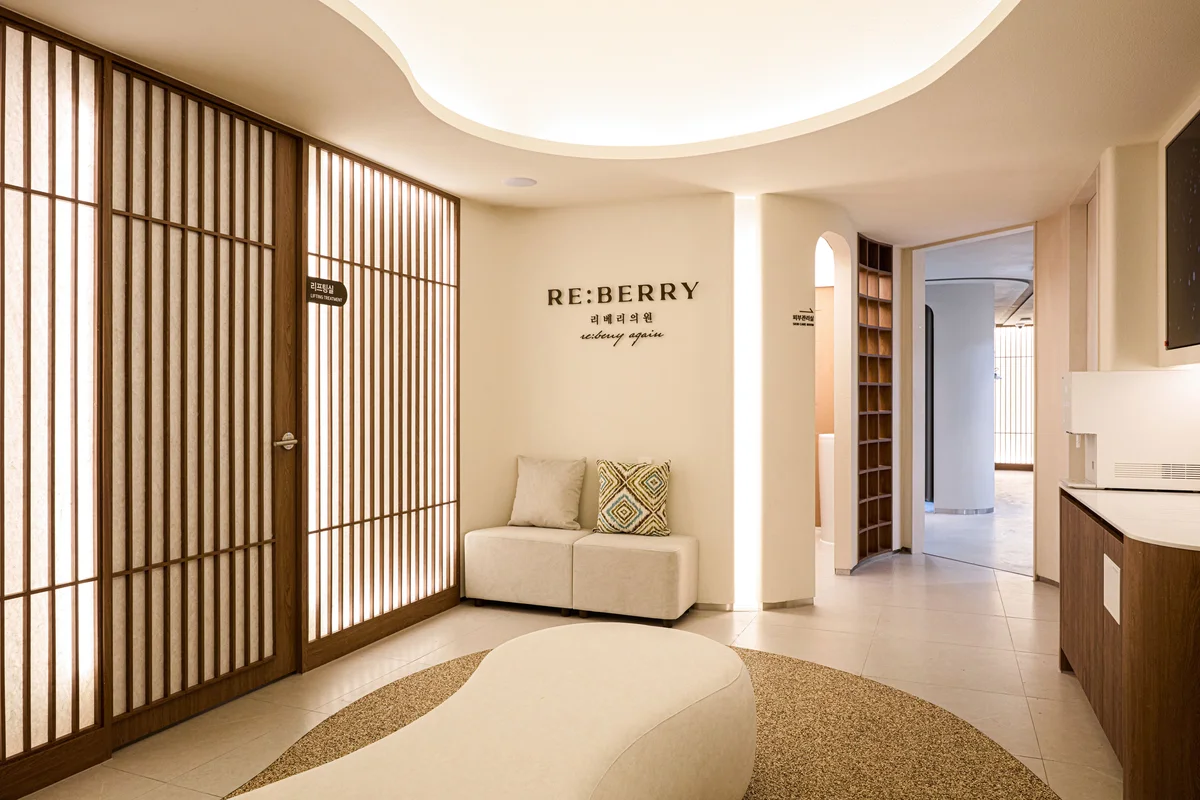 RE:BERRY Myeongdong Seoul clinic interior consultation room for forehead wrinkle treatment