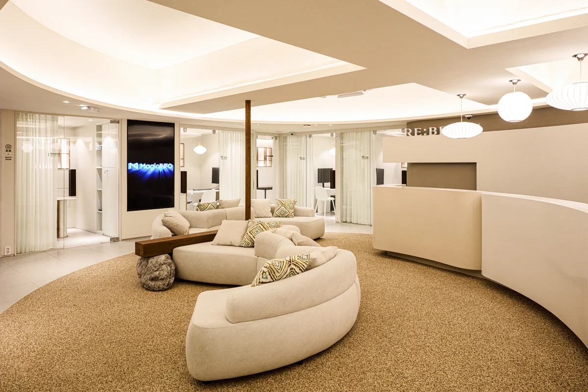 RE:BERRY Myeongdong warm hanok-inspired waiting area for final Day 3 check