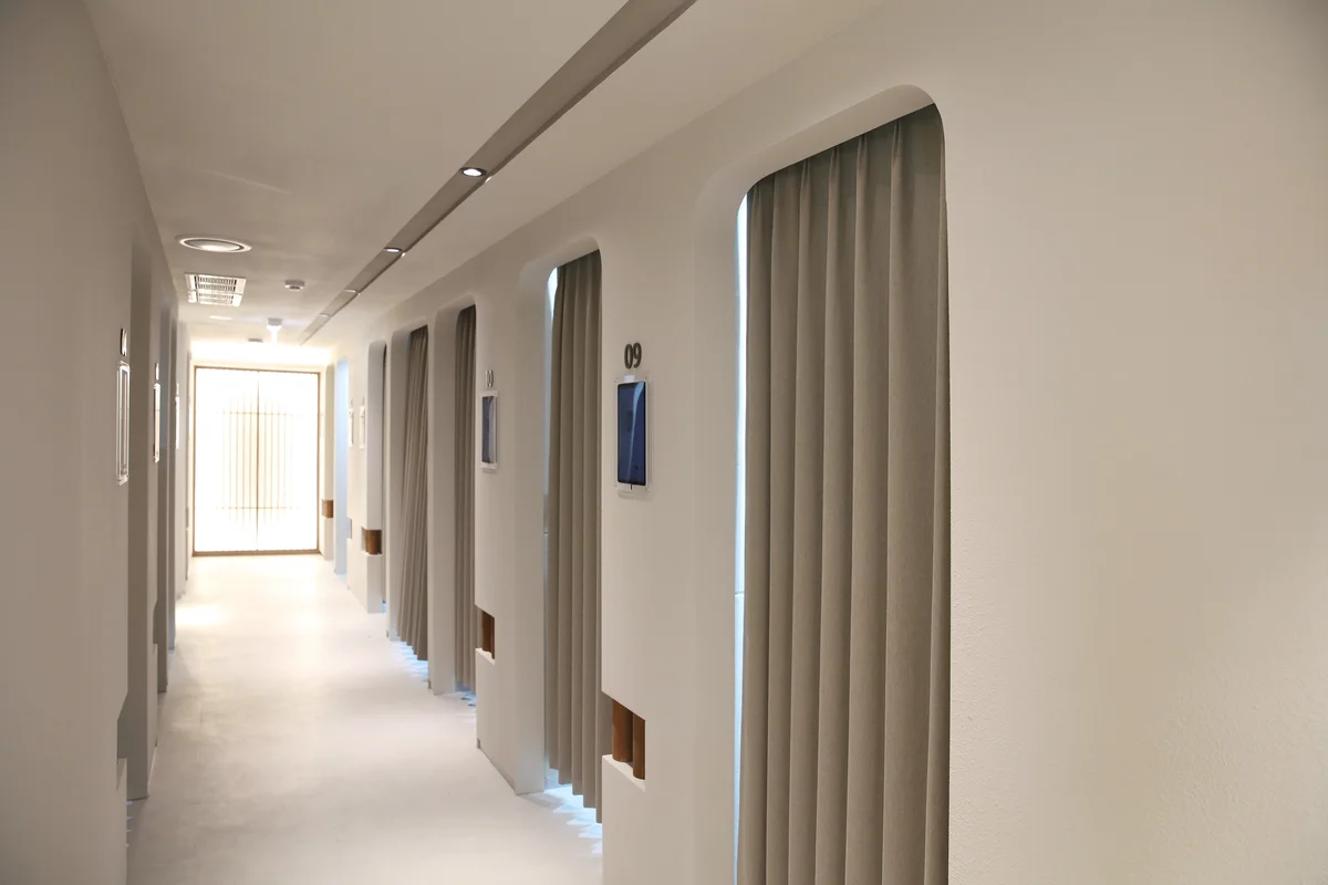 RE:BERRY Myeongdong clinic waiting area for follow-up and maintenance skin treatment visits